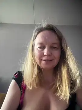 Snapshot of Susanel chatting on 22, 12, 2024 Susanel online show from 22, 12, 2024