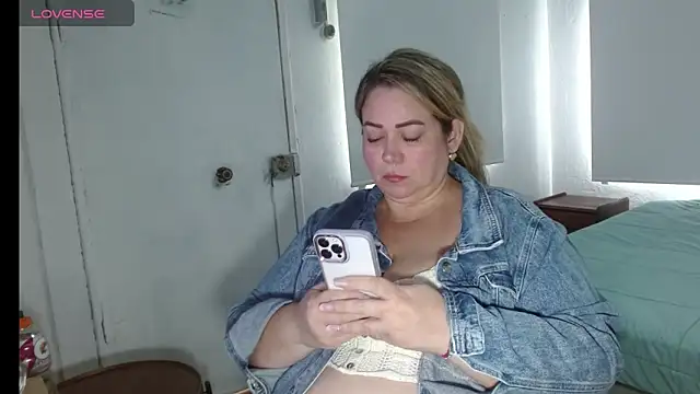 Snapshot of bella_savati chatting on 2, 10, 2025 bella savati online show from 2, 10, 2025