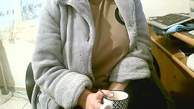 Snapshot of douceur63 chatting on 19, 12, 2024 douceur63 online show from 19, 12, 2024