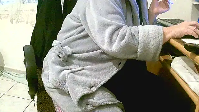 Snapshot of douceur63 chatting on 22, 12, 2024 douceur63 online show from 22, 12, 2024