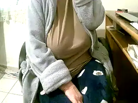 Snapshot of douceur63 chatting on 3, 2, 2025 douceur63 online show from 3, 2, 2025