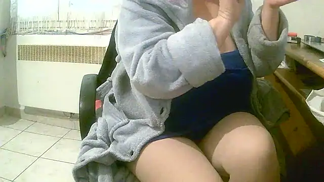 Snapshot of douceur63 chatting on 27, 2, 2025 douceur63 online show from 27, 2, 2025