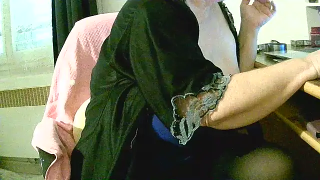 Snapshot of douceur63 chatting on 24, 11, 2025 douceur63 online show from 24, 11, 2025