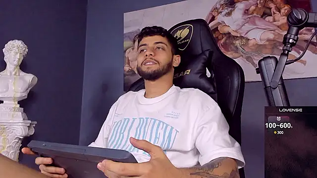 Snapshot of alessandro_duty chatting on 4, 12, 2024 alessandro duty online show from 4, 12, 2024