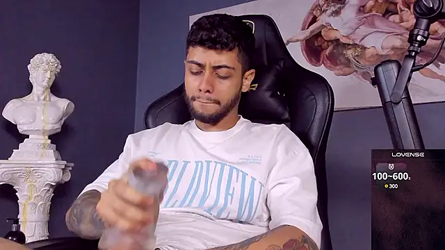 Snapshot of alessandro_duty chatting on 5, 12, 2024 alessandro duty online show from 5, 12, 2024