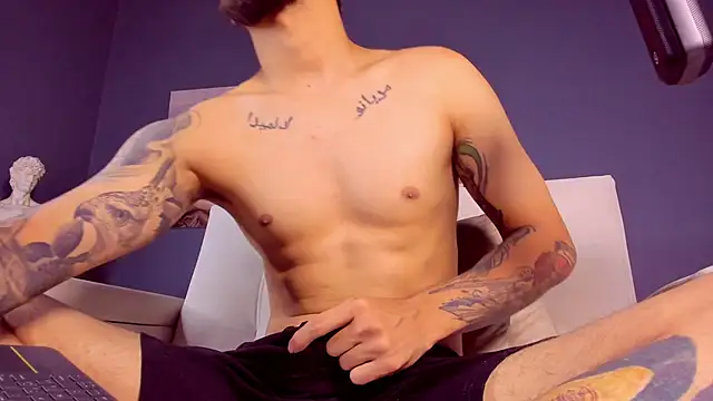 Snapshot of alessandro_duty chatting on 1, 1, 2025 alessandro duty online show from 1, 1, 2025