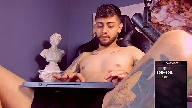 Snapshot of alessandro_duty chatting on 4, 1, 2025 alessandro duty online show from 4, 1, 2025