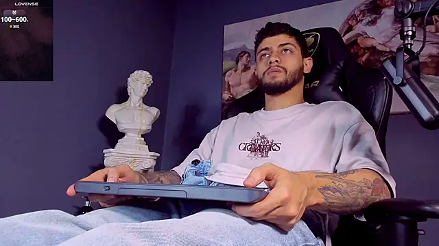 Snapshot of alessandro_duty chatting on 1, 3, 2025 alessandro duty online show from 1, 3, 2025