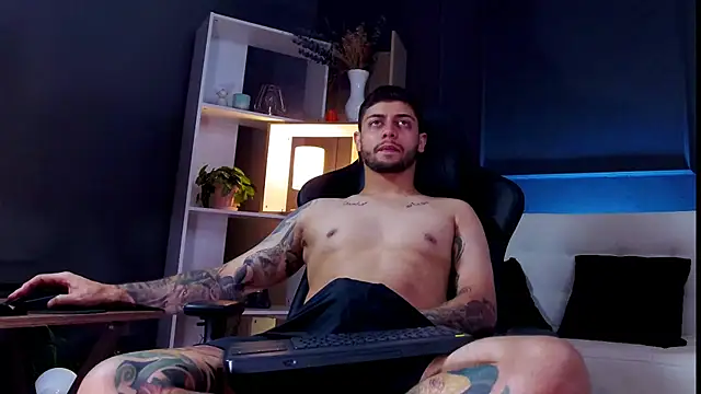 Snapshot of alessandro_duty chatting on 15, 10, 2025 alessandro duty online show from 15, 10, 2025