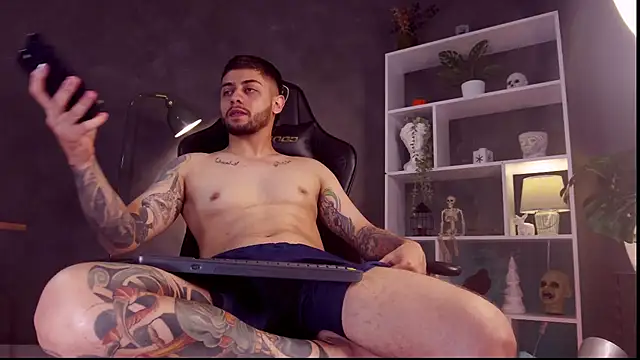 Snapshot of alessandro_duty chatting on 18, 10, 2025 alessandro duty online show from 18, 10, 2025