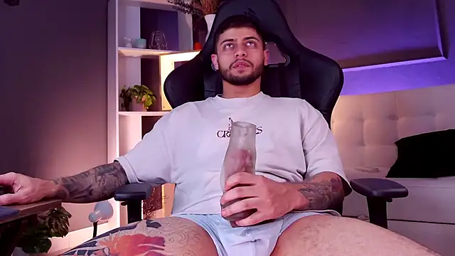 Snapshot of alessandro_duty chatting on 25, 10, 2025 alessandro duty online show from 25, 10, 2025