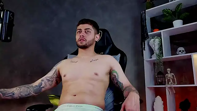 Snapshot of alessandro_duty chatting on 29, 10, 2025 alessandro duty online show from 29, 10, 2025