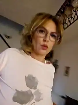 Snapshot of elacoquette chatting on 1, 2, 2025 elacoquette online show from 1, 2, 2025