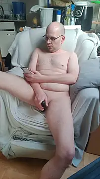 Snapshot of hardcap chatting on 10, 11, 2025 hardcap online show from 10, 11, 2025