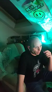 Snapshot of hardcap chatting on 11, 11, 2025 hardcap online show from 11, 11, 2025