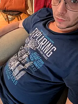 Snapshot of hardcap chatting on 15, 12, 2025 hardcap online show from 15, 12, 2025