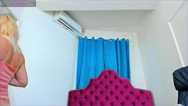 Snapshot of ninnadee chatting on 4, 7, 2026 ninnadee online show from 4, 7, 2026