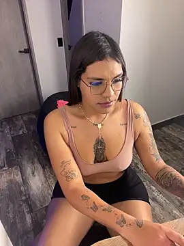 Snapshot of Victoria14_ chatting on 2, 11, 2025 Victoria14 online show from 2, 11, 2025