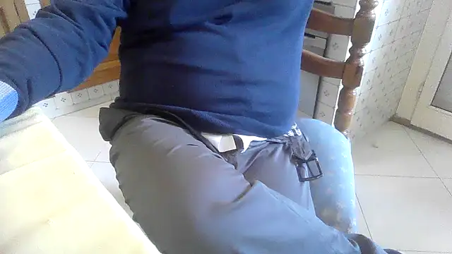 Snapshot of polloiw chatting on 6, 10, 2025 polloiw online show from 6, 10, 2025