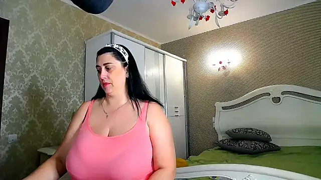 Snapshot of Evelyn_Shy chatting on 28, 1, 2025 Evelyn Shy online show from 28, 1, 2025