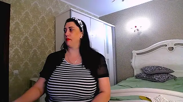 Snapshot of Evelyn_Shy chatting on 25, 2, 2025 Evelyn Shy online show from 25, 2, 2025