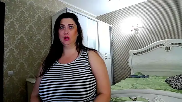 Snapshot of Evelyn_Shy chatting on 21, 10, 2025 Evelyn Shy online show from 21, 10, 2025