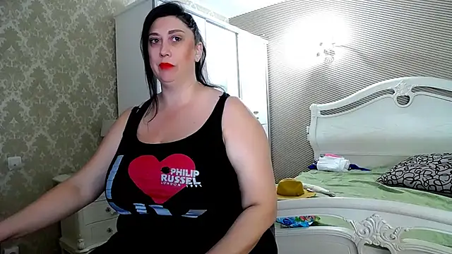 Snapshot of Evelyn_Shy chatting on 28, 10, 2025 Evelyn Shy online show from 28, 10, 2025