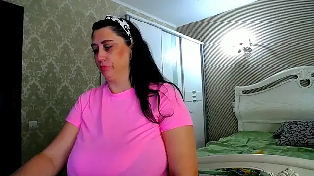 Snapshot of Evelyn_Shy chatting on 14, 11, 2025 Evelyn Shy online show from 14, 11, 2025