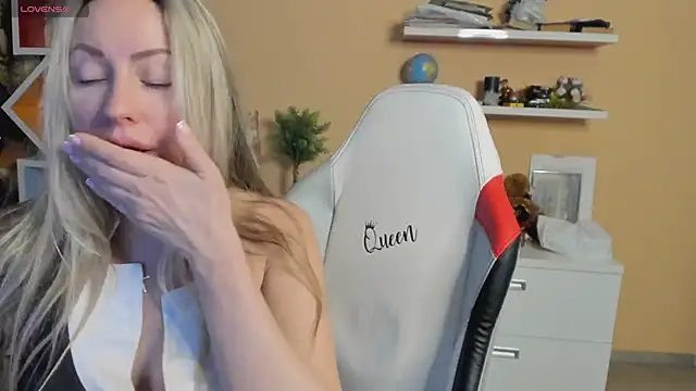 Veola new online show from 26, 1, 2025