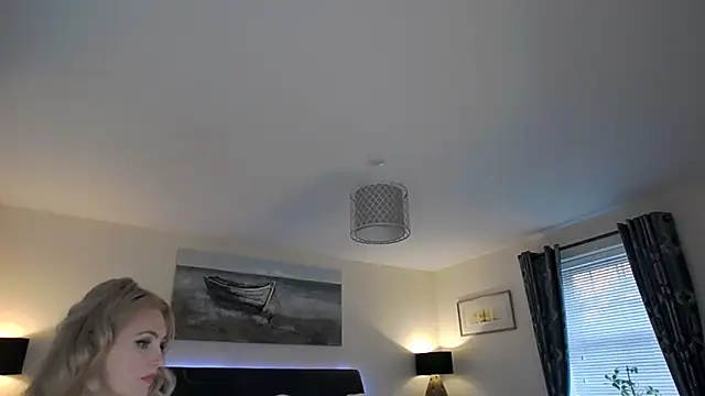 Snapshot of AlbanyWhite chatting on 15, 11, 2025 AlbanyWhite online show from 15, 11, 2025