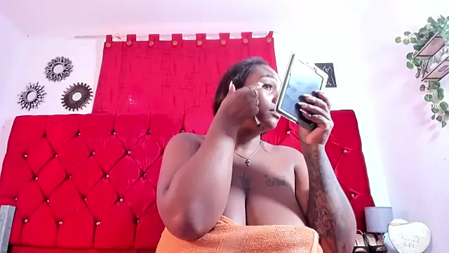 Snapshot of harleyevaans chatting on 24, 9, 2025 harleyevaans online show from 24, 9, 2025