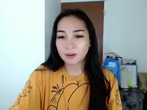 Snapshot of SweetLilly_18 chatting on 11, 12, 2024 SweetLilly 18 online show from 11, 12, 2024