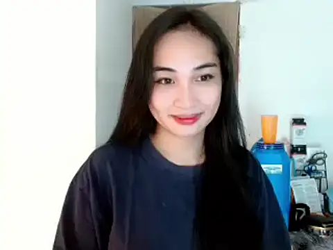 Snapshot of SweetLilly_18 chatting on 1, 1, 2025 SweetLilly 18 online show from 1, 1, 2025