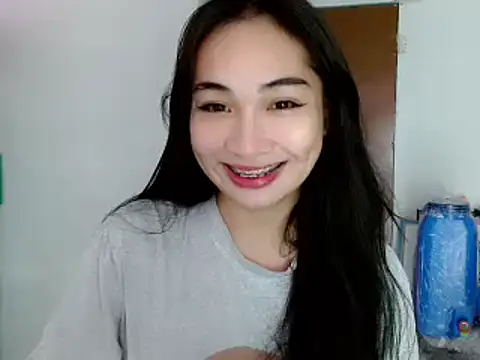 Snapshot of SweetLilly_18 chatting on 21, 1, 2025 SweetLilly 18 online show from 21, 1, 2025