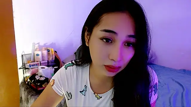 Snapshot of SweetLilly_18 chatting on 5, 11, 2025 SweetLilly 18 online show from 5, 11, 2025