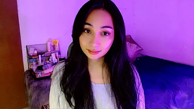 Snapshot of SweetLilly_18 chatting on 15, 12, 2025 SweetLilly 18 online show from 15, 12, 2025