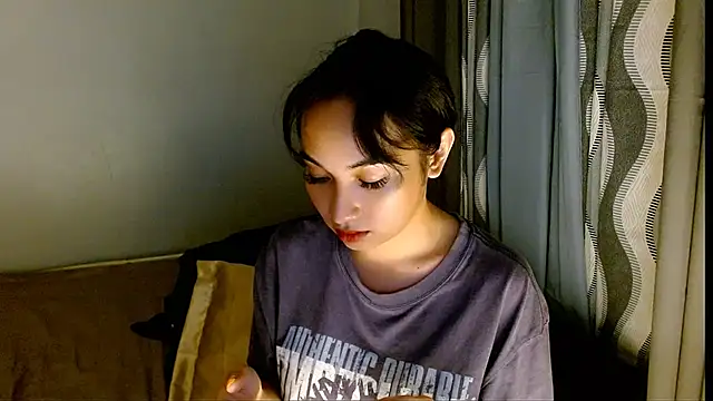 Snapshot of SweetLilly_18 chatting on 2, 3, 2026 SweetLilly 18 online show from 2, 3, 2026