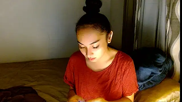 Snapshot of SweetLilly_18 chatting on 3, 3, 2026 SweetLilly 18 online show from 3, 3, 2026