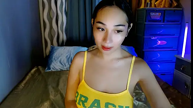 Snapshot of SweetLilly_18 chatting on 24, 5, 2026 SweetLilly 18 online show from 24, 5, 2026