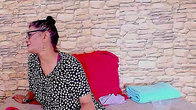 Snapshot of IndianAllure chatting on 18, 12, 2025 IndianAllure online show from 18, 12, 2025