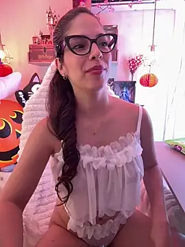 Snapshot of Zoe_Bae chatting on 22, 10, 2025 Zoe Bae online show from 22, 10, 2025