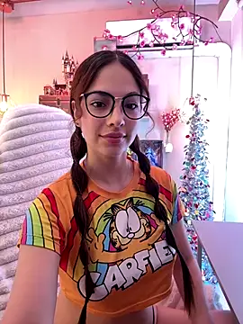 Snapshot of Zoe_Bae chatting on 13, 12, 2025 Zoe Bae online show from 13, 12, 2025