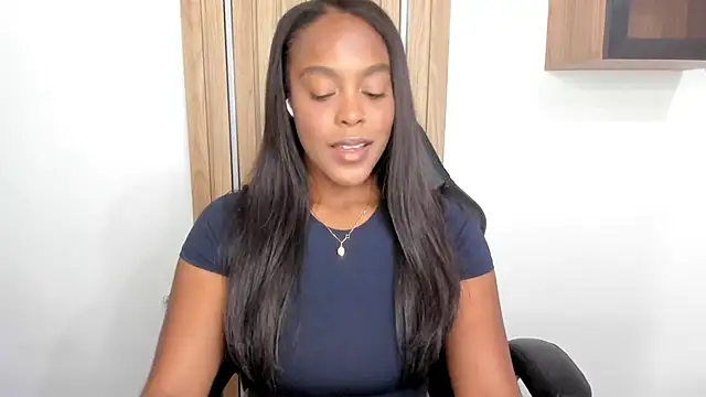 Snapshot of Emma_jonness chatting on 4, 6, 2026 Emma jonness online show from 4, 6, 2026