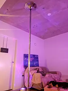 Snapshot of NikiFm chatting on 17, 12, 2025 NikiFm online show from 17, 12, 2025