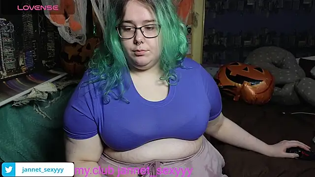 Snapshot of JannetPie chatting on 14, 11, 2025 JannetPie online show from 14, 11, 2025