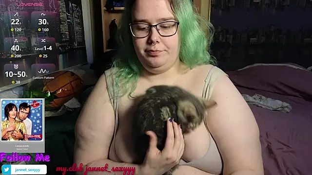 Snapshot of JannetPie chatting on 4, 12, 2025 JannetPie online show from 4, 12, 2025