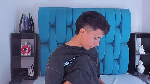 Snapshot of AlanNaughty chatting on 4, 1, 2025 AlanNaughty online show from 4, 1, 2025