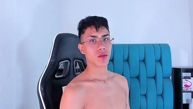 Snapshot of AlanNaughty chatting on 8, 2, 2025 AlanNaughty online show from 8, 2, 2025