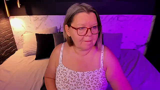 Snapshot of Shannonshine chatting on 25, 10, 2025 Shannonshine online show from 25, 10, 2025