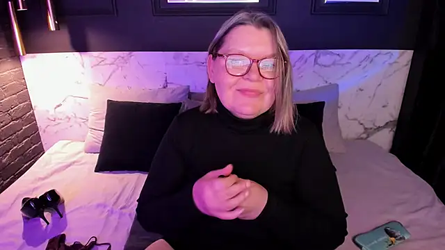 Snapshot of Shannonshine chatting on 13, 11, 2025 Shannonshine online show from 13, 11, 2025